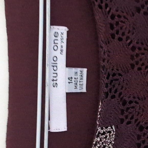 Studio One 14 Burgundy Crochet Dress 3/4 Sleeve Sheath - Picture 5 of 14